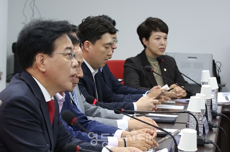 ▲송언석 비대위원장이 8월 18일 여의도 당사에서 개최한 비상대책위원회 모두 발언에서 이재명 대통령을 향해 “새로운 한 주가 시작되었지만, 야당탄압, 정치보복은 그칠 줄 모르고 있다”라고 목소리를 높였다. Ⓒ영등포시대