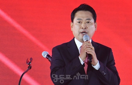 ▲장동혁 신임 당 대표가 8월 22일 청주 오스코에서 개최된 제6차 전당대회에서 결선에 오른 후 인사말을 하고 있다. Ⓒ영등포시대