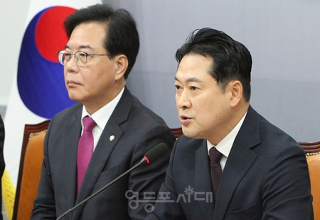 장동혁 국민의힘 대표가 9월 11일 국회에서 열린 최고위원회의 모두 발언에서 “이재명 대통령은 취임 100일을 자축하는 기자회견을 취소하고 즉시 미국으로 달려가야 한다”라고 주장하고 있다. ⓒ영등포시대