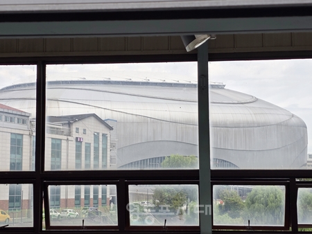 ▲지붕 구조물 일부에서 문제점 발견해 보강 작업에 들어가는 고척스카이돔Ⓒ영등포시대