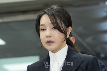 ▲2025년 8월 12일 법원에 출두한 김건희 여사/이미지=공동취재단