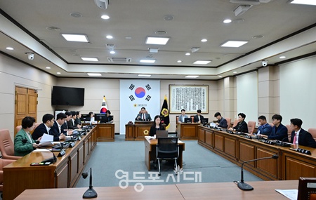 ▲서울시의회 에너지전략 특위가 지난 9월 12이 1차 회의를 개최하고 있다. ⓒ서울시의회 제공
