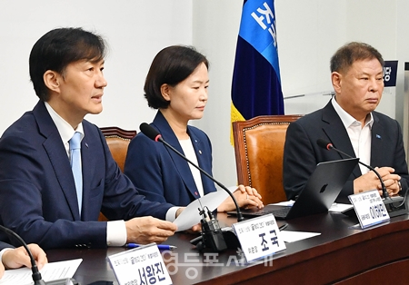 ▲조국혁신당 ‘끝까지간다 특별위원회’ 조국 위원장(왼쪽)이 “‘조희대 없는 대법원, 지귀연 없는 재판부’를 만들겠다”라고 밝히고 있다. Ⓒ영등포시대