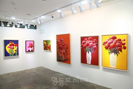 ▲서양화가 김숙 작가, 두터운 질감으로 만든