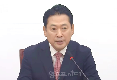 ▲장동혁 국민의힘 대표가 10월 9일 국회에서 열린 최고위원회의 모두 발언에서 이재명 대통령을 향해  “제발 냉장고가 아니라 관세를 부탁한다”라고 말하고 있다/이미지=kbs 영상 캡처