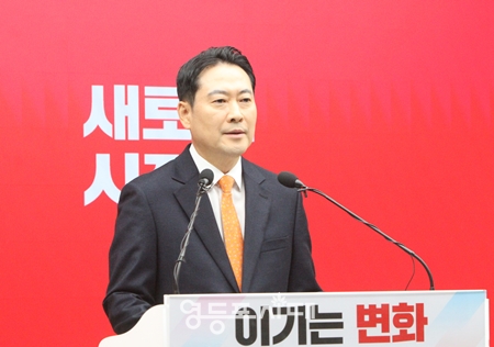 ▲국민의힘 장동혁 대표가 1월 7일 여의도 당사에서 기자회견을 열고 ‘이기는 변화’를 강조하고 있다. Ⓒ영등포시대