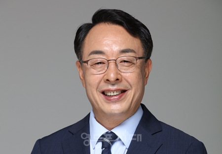 최웅식, 서울시의회 제8·9·10대 3선 의원/대한민국 국회 1급 수석비서관