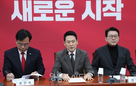 ▲장동혁 대표가 29일 국회에 열린 최고위원회의 모두 발언에서 “이재명식 말 바꾸기가 외교에서는 절대 통할 수 없다”라고 강하게 비판하고 있다. Ⓒ영등포시대