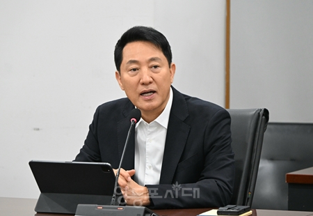 ▲오세훈 서울시장이 23일(월) 서울시청에서 열린 중동 상황 대응 비상경제대책 현장 간담회에서 발언하고 있다/이미지=서울시 제공