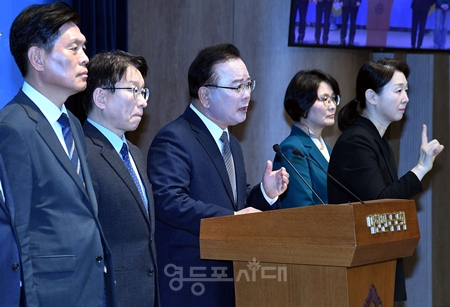 ▲김부겸 전 총리가 3월 30일 국회 소통관에서 기자회견을 열고 6.3지방선거 대구시장 출마를 공식 선언하고 있다. Ⓒ영등포시대