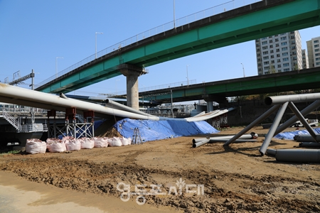 ▲2023년 1월 3일 붕괴한 도림천 횡단 보행교Ⓒ영등포시대 db