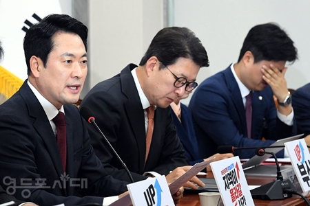 ▲장동혁 대표(왼쪽)가 4월 20일 국회에서 열린 최고위원회의 모두 발언에서 “우리 안보의 가장 중요한 핵심 자산인 미국의 대북 정보 공유가 제한된 상황이다”라고 주장하고 있다. Ⓒ영등포