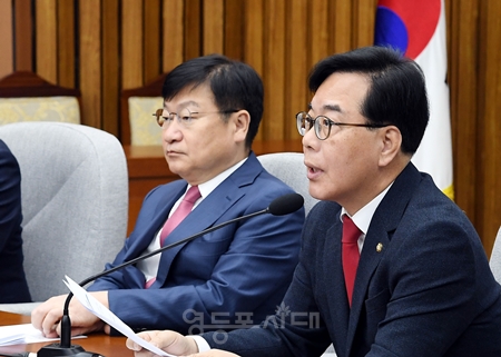▲송언석 원내대표가 21일 국회에서 열린 원내대책회의 모두 발언에서 이재명 대통령의 SNS 발언에 대해 강하게 비판하고 있다. Ⓒ영등포시대