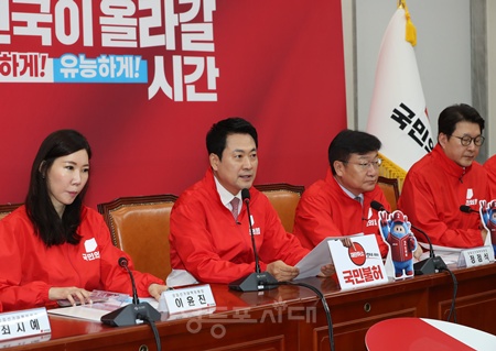 ▲장동혁 위원장(왼쪽에서 두 번째)이 민주당 서울시장, 부산시장 후보 등을 싸잡아 비난하고 있다.ⓒ영등포시대