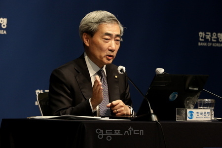 ▲신현송 한국은행 총재가 5월 28일 기자 간담회를 열고 앞으로의 통화정책 방향을 밝히고 있다. ⓒ영등포시대