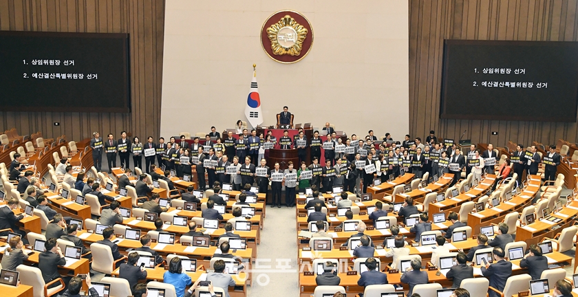 ▲6월 30일 오후 열린 제436회 국회(임시회) 제4차 본회의에서 조정식 국회의장이 상임위원장 선거의 건을 의결하고 있다. ⓒ영등포시대