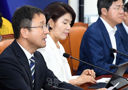 ▲한병도 당대표 직무대행 겸 원내대표(왼쪽)가 “대한민국 경제가 메가 사이클에 진입했다.”라고 강조하고 있다. ⓒ영등포시대