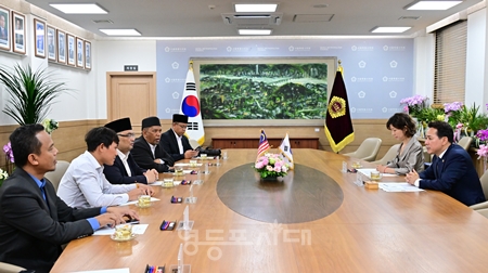 ▲임만균 서울시의회 의장(오른쪽 앞)이 10일 말레이시아 켈란탄주 대표단과 면담하고 있다.ⓒ서울시의회