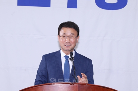 ▲한병도 원내대표가 14일 국회에서 열린 의원총회 모두 발언에서 “형사소송법 개정으로 검찰개혁의 마지막 퍼즐을 완성해야 한다”라고 강조하고 있다. ⓒ영등포시대 