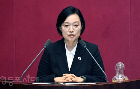 ▲한성숙 국무총리가 인사말에서 “민생경제의 어려움과 글로벌 기술 경쟁이라는 중대한 전환점에 서 있다”라고 강조하고 있다. ⓒ영등포시대