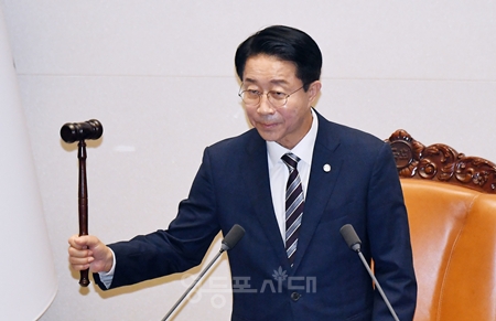 ▲조정식 국회의장이 의사봉을 두드리고 있다. ⓒ영등포시대