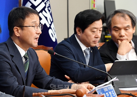 ▲한병도 민주당 대표 직무대행 겸 원내대표(왼쪽)가 7월 29일 국회에서 열린 최고위원회의 모두발언에서 “미루는 국회를 끝내고 일하는 국회를 만들겠다”라고 강조하고 있다. ⓒ영등포시대