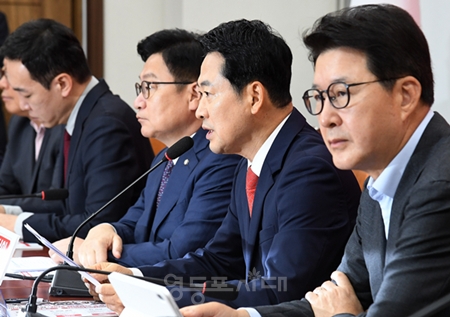 ▲장동혁 대표(오른쪽에서 두 번째가) 김승원 법무부 장관 후보자에 대해 강하게 비판하고 있다. ⓒ영등포시대