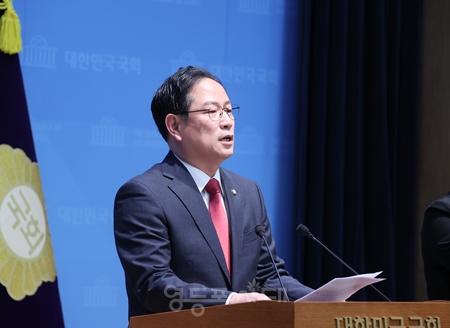 ▲국민의힘 박수영 국회의원은 9월 29일 국회 소통관에서 기자회견을 열고 ‘김용범 전 청와대 실장을 증인으로 채택하자고 촉구하고 있다. ⓒ영등포시대