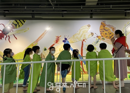 ▲’우리 동네 자연 속 친구들‘ 주제 연계 전시 체험 모습/이미지=서울역사박물관 제공