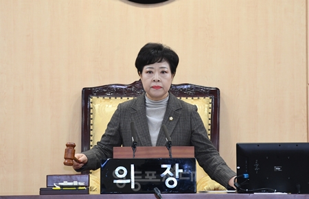 ▲정선희 의장이 퍠회를 선언하고 있다/이미지=영등포구의회 제공