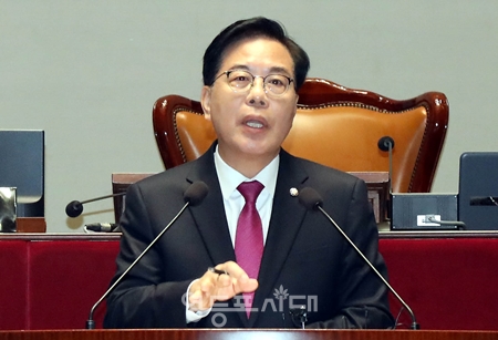 ▲국민의힘 송언석 원내대표가 22일 국회에서 열린 의원총회에서 민주당이 역 제안한 통일교 특검에 대해 “바로 진행했으면 좋겠다”라고 밝히고 있다. ⓒ영등포시대