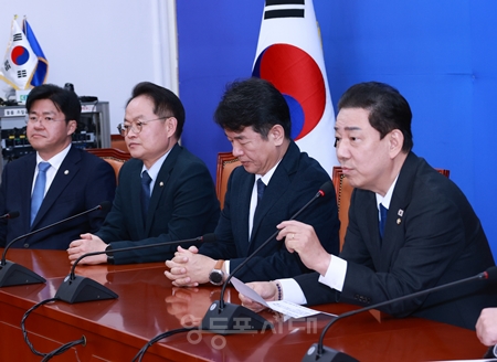 ▲원내대표 사퇴와 관련해 “책임을 회피하고 덜어내는 것이 아니라 시시비비를 가린 후 더 큰 책임을 감당하겠다는 의지다”라고 밝히고 있다.Ⓒ영등포시대