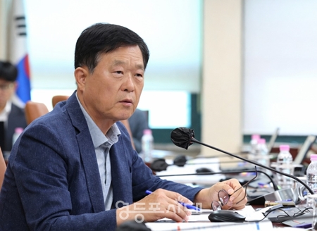 ▲질의하는 김원중 서울시의원/이미지=서울시의회 제공 