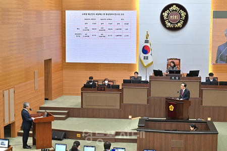 ▲김형재 시의원이 2025년 11월 서울시의회 정례회에서 정근식 교육감에게 교육 현안 관련 질의를 하고 있다./이미지=서울시의회 제공