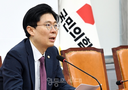 ▲조정훈 국민의힘 인재영입위원장이 3월 4일 국회에서 90년대생 인재 5인을 발표하고 있다.Ⓒ영등포시대 