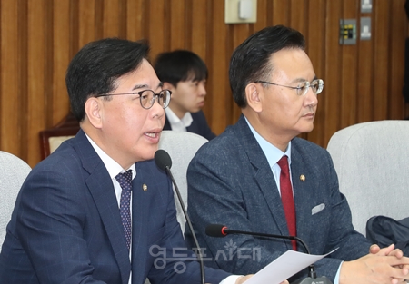 송언석 원내대표(왼쪽)가 4월 24일 국회에서 열린 최고위원회의 모두 발언에서 청년 실업률과 고용률에 대한 우려를 나타내고 있다.Ⓒ영등포시대