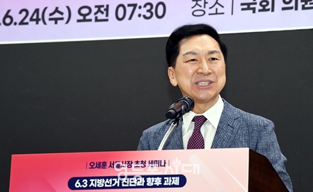 ▲김기현 대한민국미래혁신포럼 회장(가운데)이 인사말을 하고 있다.ⓒ영등포시대
