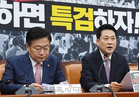 ▲장동혁 대표(오른쪽)가 26일 국회에서 열린 최고위원회의 모두 발언에서 “특검 거부는 정권 침몰의 도화선이 될 것”이라며 “즉각 특검을 수용할 것”을 촉구하고 있다. ⓒ영등포시대