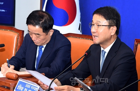 ▲한병도 원내대표(오른쪽)가 “즉각 7월 임시국회를 소집해 산적한 민생·개혁 입법 처리에 박차를 가하겠다.”라고 밝히고 있다. ⓒ영등포시대
